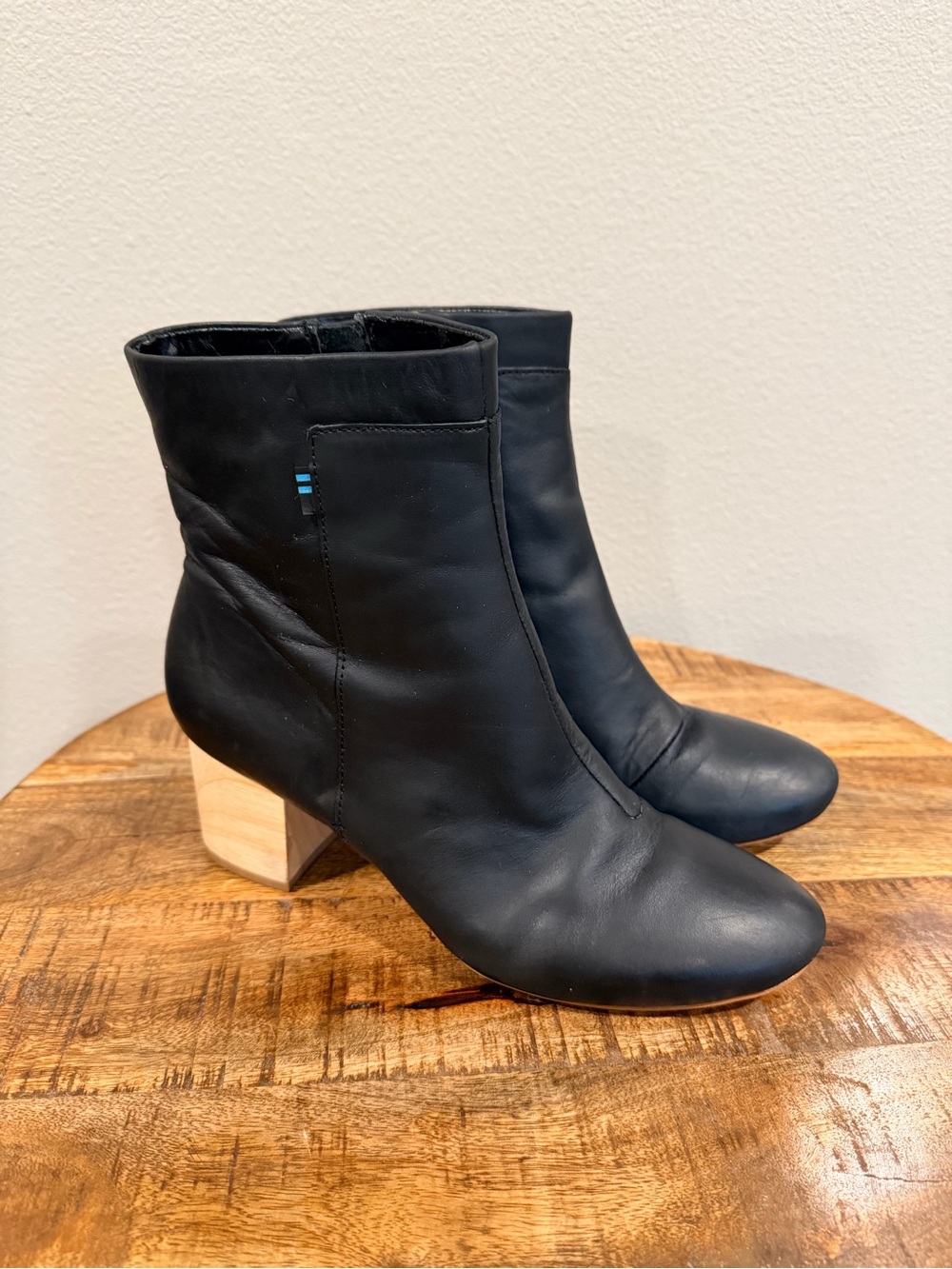TOMS Women’s Evie Black Leather Block Heel Ankle Booties Boots Size 9